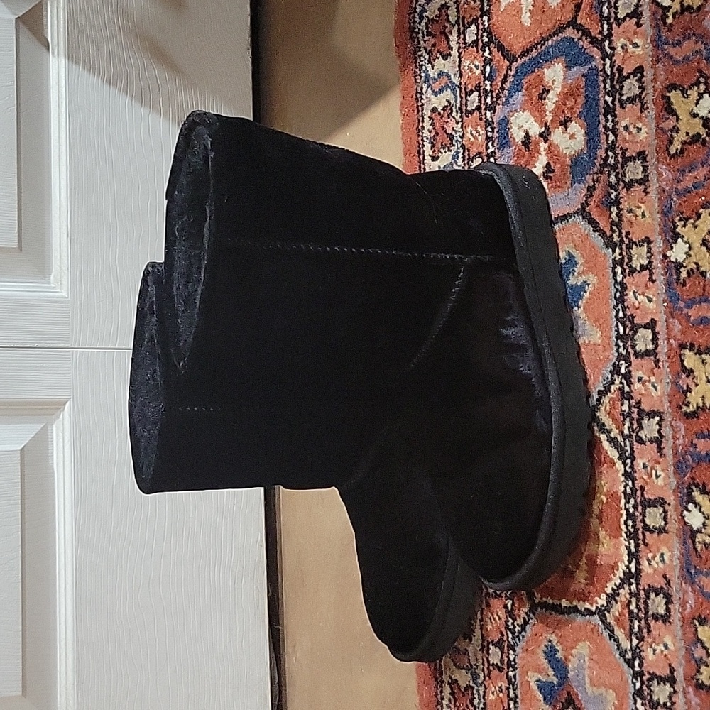 Authentic Black Uggs size 6